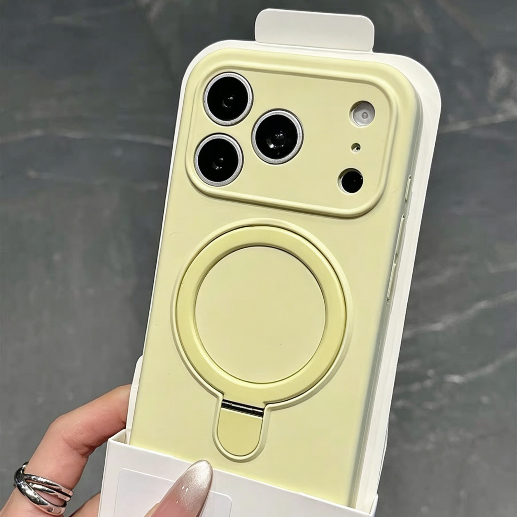 Luxury Original Liquid Silicon - đánh giá và giá Ring Stand Case